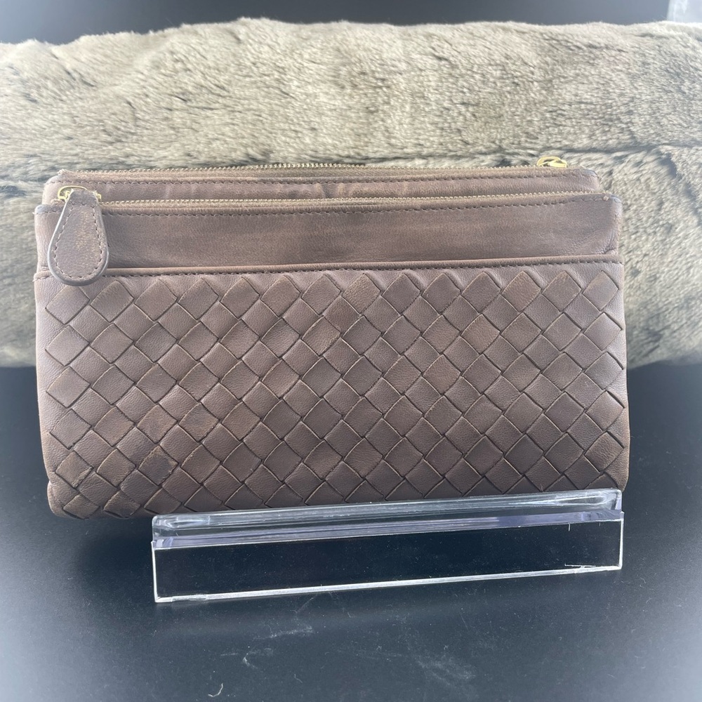 EUC Bottega Veneta Clutch/long wallet.